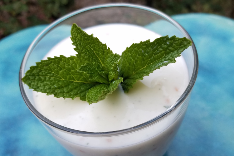 Imagen de Bebidas Refrescantes de Verano para Disfrutar Junto a la Piscina